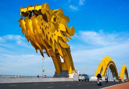 Khách thuê xe đi du lịch Đà Nẵng