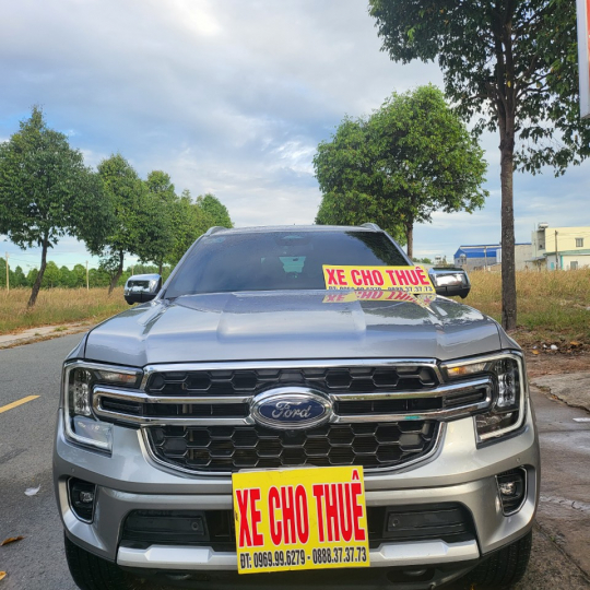 Thuê xe Ford 7 chỗ chạy Lễ Tết Bàu Bàng